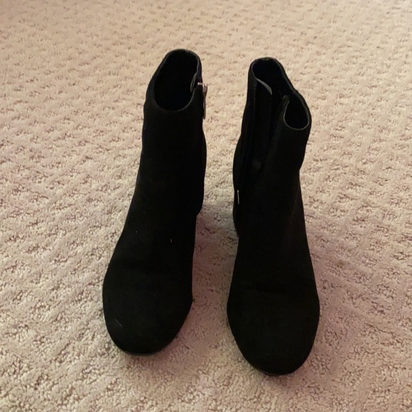These are black mark fisher heel boots - Picture 2 of 2